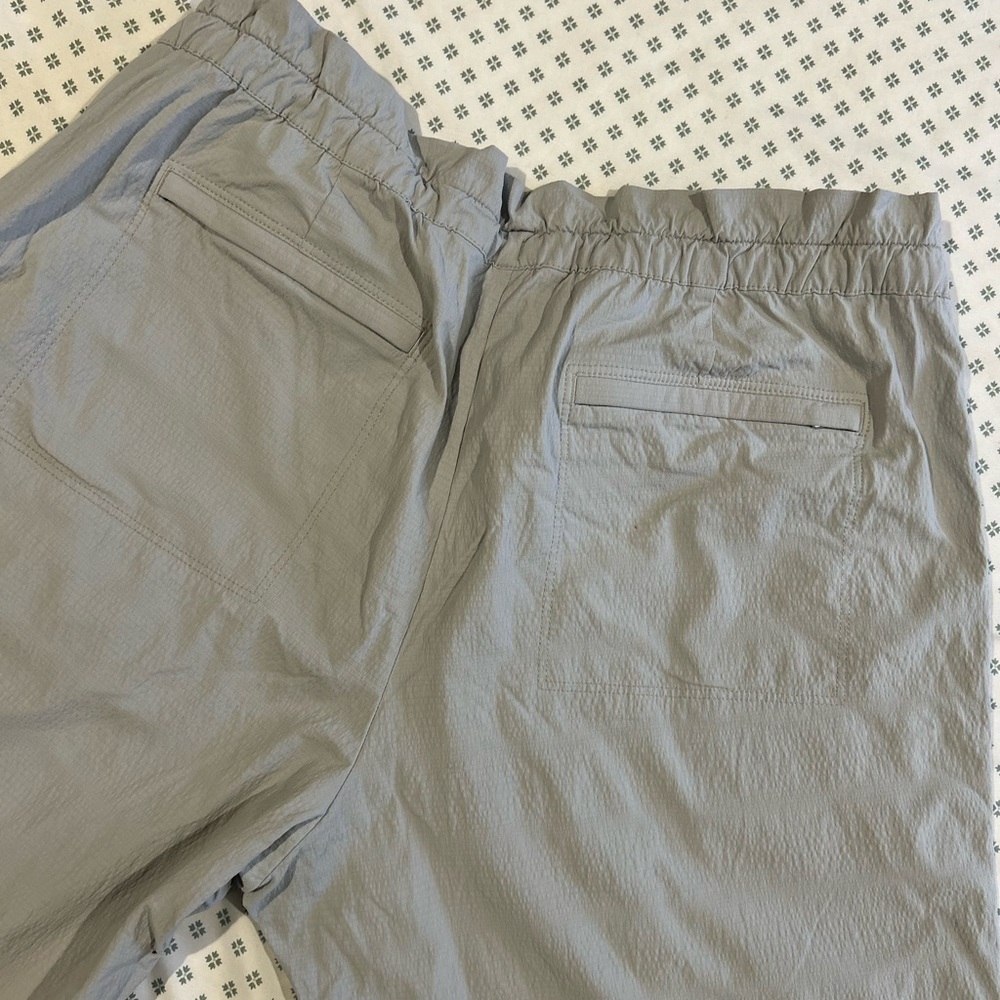 Athleta crinkled paper bag cropped trouser, gently used sz 12.